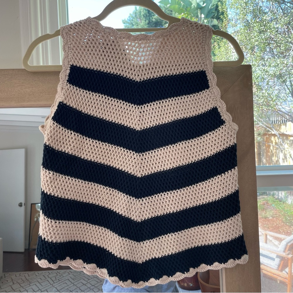 Adorable NWT Gucci crochet tank with subtle back detailing